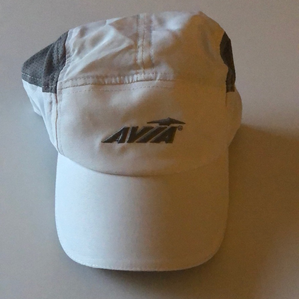 Cap performance womens new OSFM lightweight Avia white